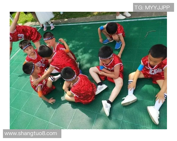 孩子追逐梦想成为足球明星的心路历程与成长故事 孩子追逐梦想成为足球明星的心路历程与成长故事