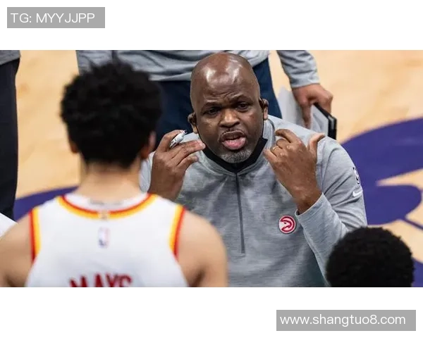 成都羽毛球队与杭州羽毛球队赛后复盘力量对比分析与战术探讨 成都羽毛球队与杭州羽毛球队赛后复盘力量对比分析与战术探讨