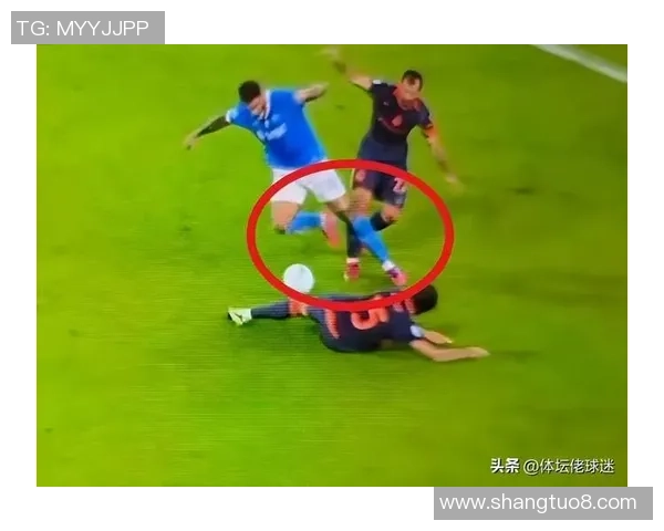 足球明星因不雅动作引发争议球迷反应不一引发热议 足球明星因不雅动作引发争议球迷反应不一引发热议